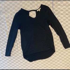 black long sleeve shirt with cut out in the back !